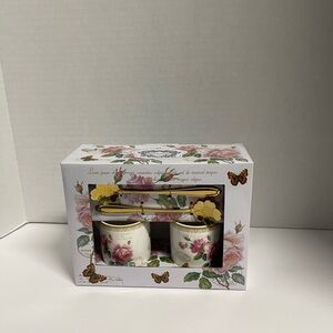 Rose Patterned Candle Holder Set with Gold Accents